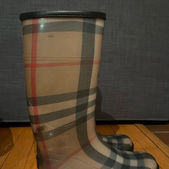 Burberry Rain Boots - Picture 4 of 7
